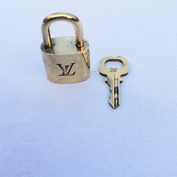 Authentic Louis Vuitton Padlock and Lock Key Gold - Picture 9 of 9